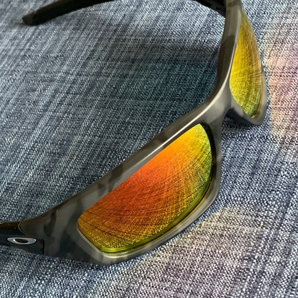 Oakley VALVE  009236-3160  Matte Black Camo Rubi Iridium Polarized sunglasses - Picture 14 of 16